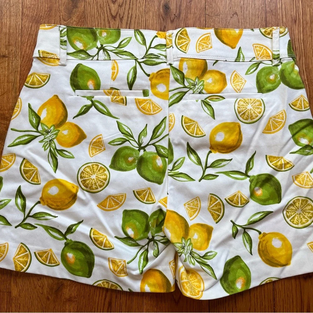 Isaac Mizrahi White Lemon Print Women's Shorts - Picture 2 of 2